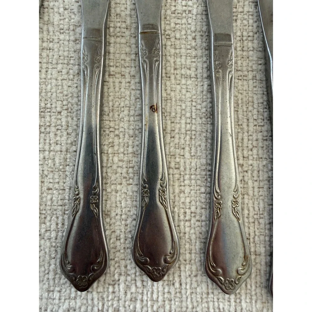 Oneida Chateau Stainless Flatware 8 Pc Lot 4 Dinner Knives 2 Forks 2 Salad Forks